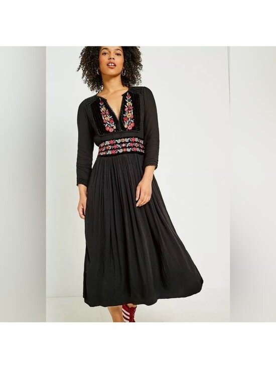 Free People Dresses & Skirts - Free People Midi flora Dress XS Black Embroidered Floral Velvet Trim Side Slit